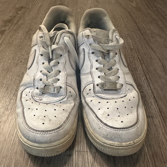 white nike air force 1s - Picture 4 of 4